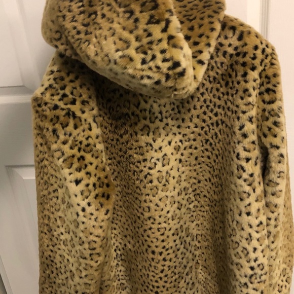 Hooded leopard print faux fur coat LRG - Picture 3 of 8